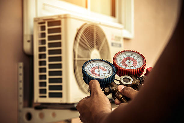 Professional Hvac technician working in Cedar Grove, FL